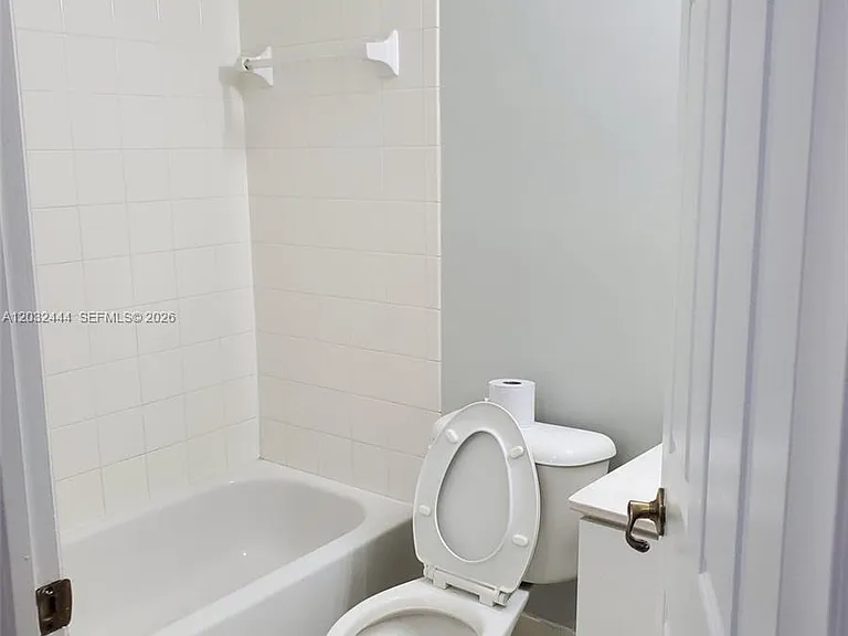 2242 NE 42nd Cir #2242 — Photo 15