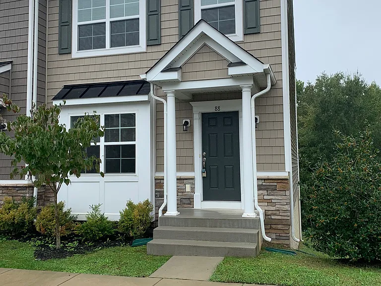 88 Andrews Pl — Photo 1