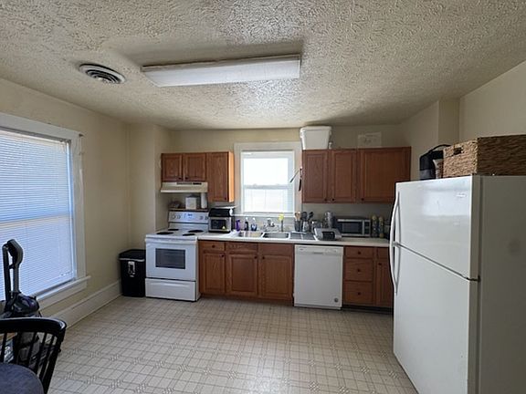 2nd image of 1701 Downey St #B
