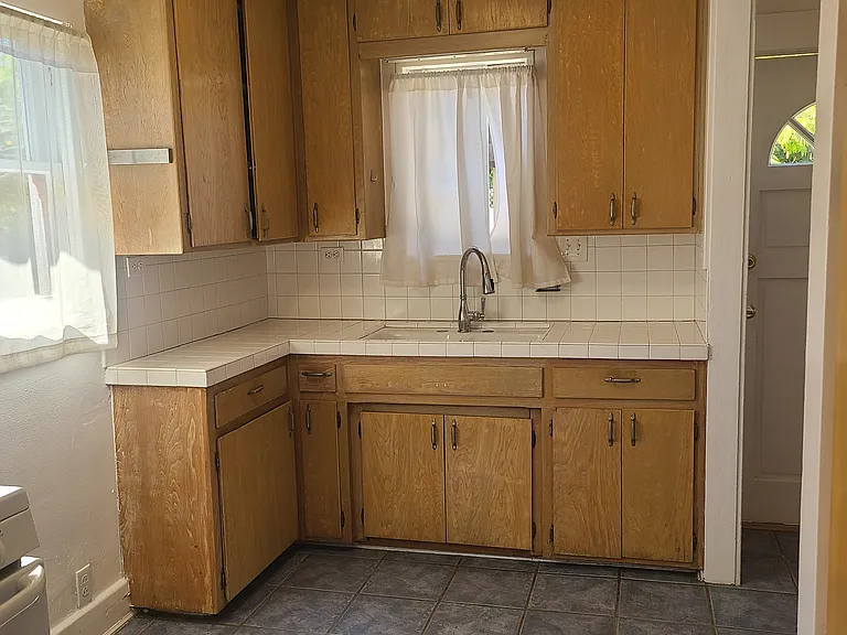 1618 Meade Ave — Photo 12