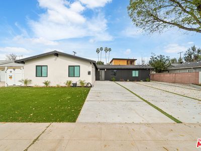 22241 Wyandotte St, Canoga Park, CA, 91303