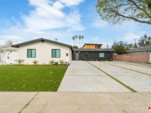 22241 Wyandotte St, Canoga Park, CA 91303