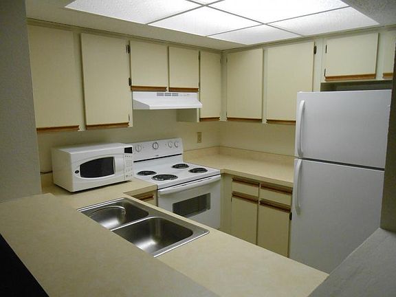 4th image of 19505 Quesada Ave #A