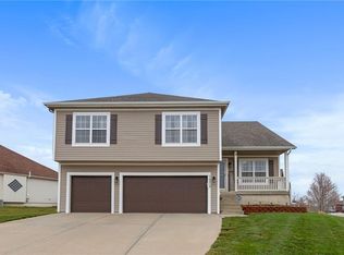 1012 Hampton Dr, Raymore, MO 64083
