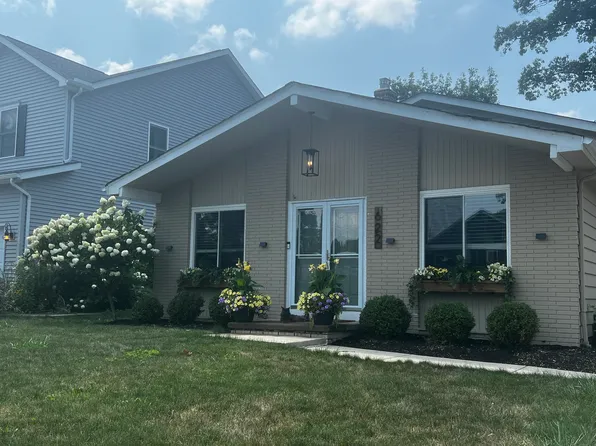 622 Huntmere Dr, Bay Village, OH 44140