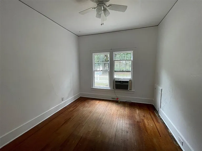 2635 W University Ave — Photo 8