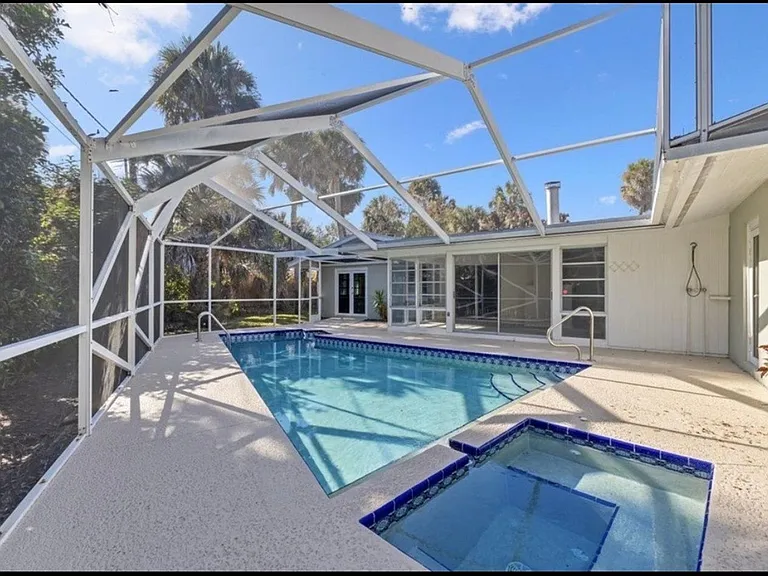 835 Royal Palm Pl — Photo 12