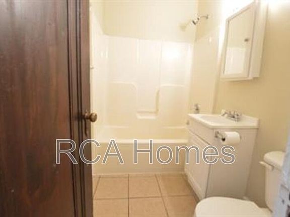 3rd image of 2527 Shelby St APT 7