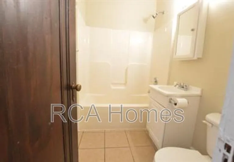 2527 Shelby St #6 — Photo 3
