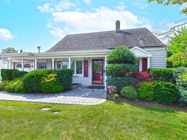 2 Hickory Lane, Levittown, NY 11756