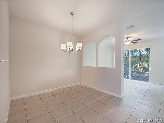 3rd image of 1105 NE 31st Ter #1105