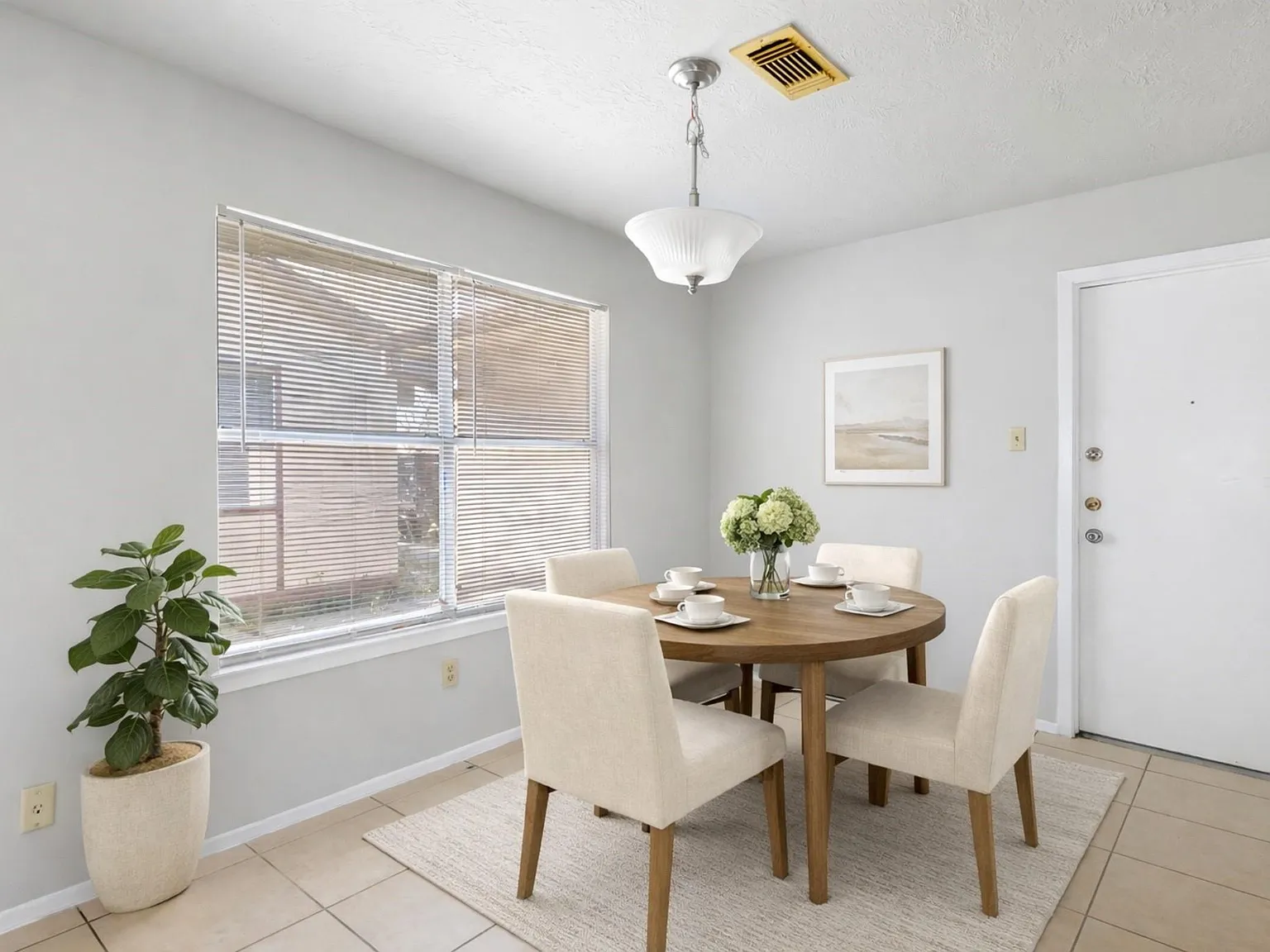 3 bed, 2.0 bath, 1628 sqft, $1,725 — Photo 1