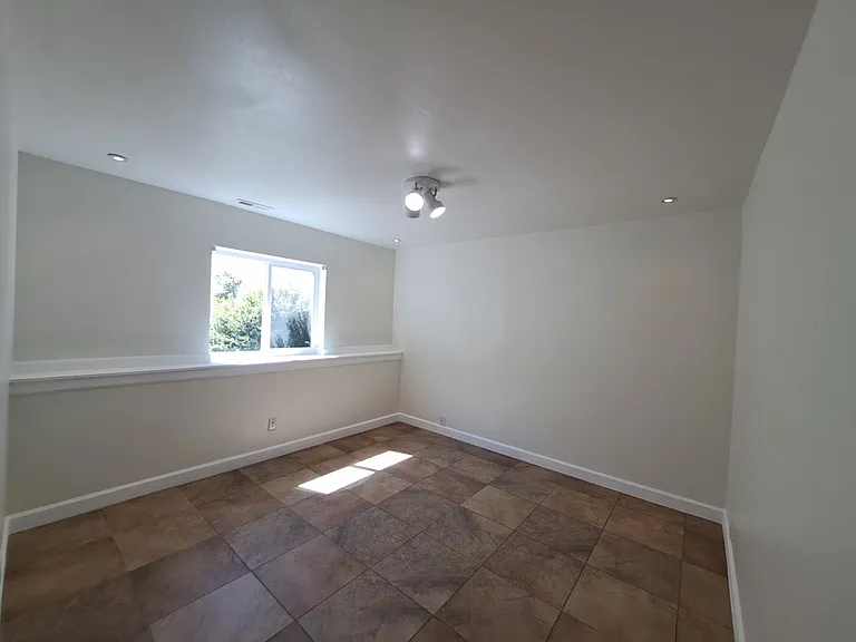 1492 W Parkside Dr #1 — Photo 8
