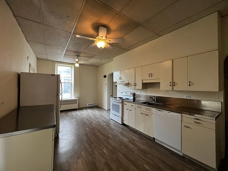 212 E Main St - DNTF — Photo 13