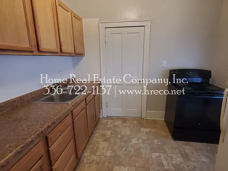 920 N Jackson Ave — Photo 5