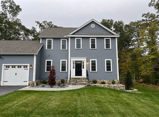 83 Tucker Hill Rd, Uxbridge, MA 01569