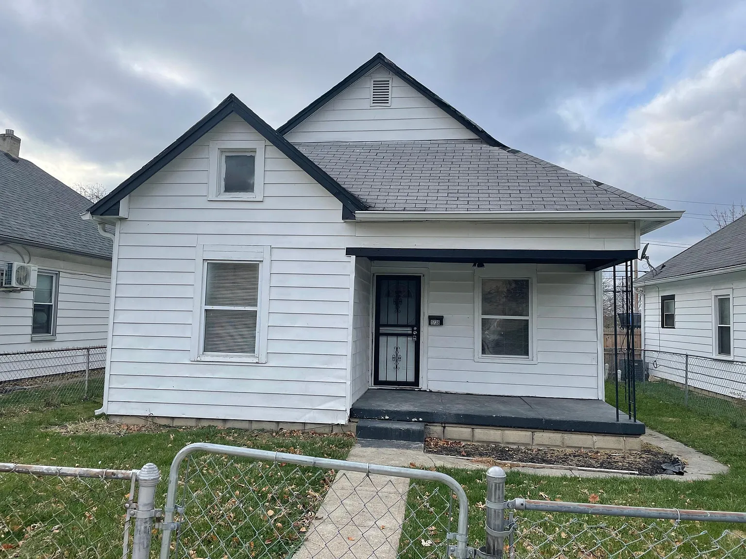 1738 Calvin St photo 1