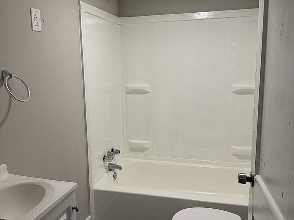 5th image of 4 Hadaway Ct