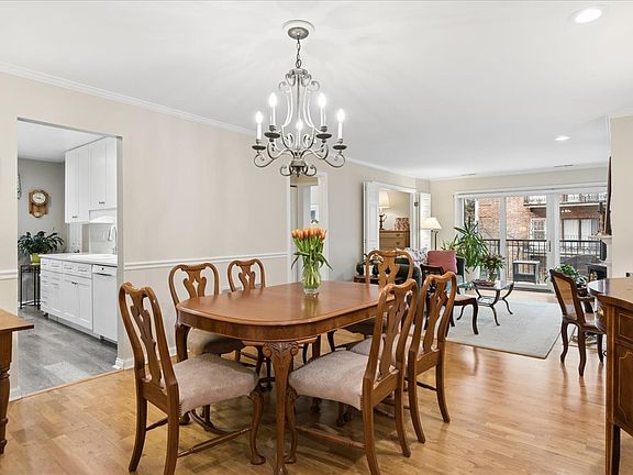 4th image of 1730 Hinman Ave APT 2G