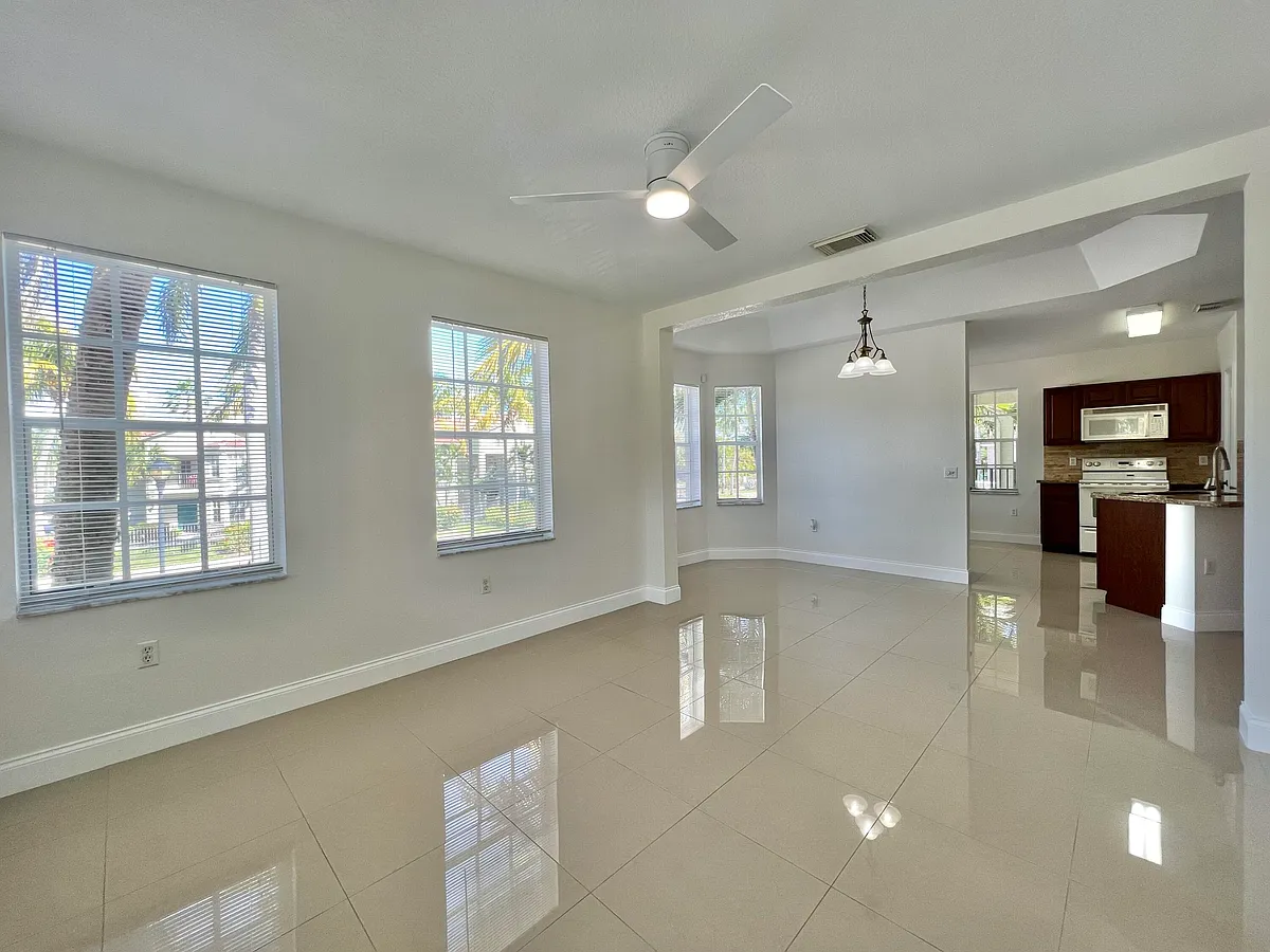 Building Photo - 1110 Belmont Pl