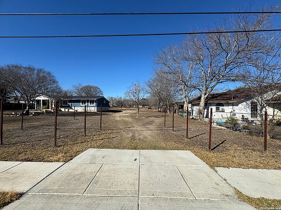 2nd image of 831 W Villaret LOT E