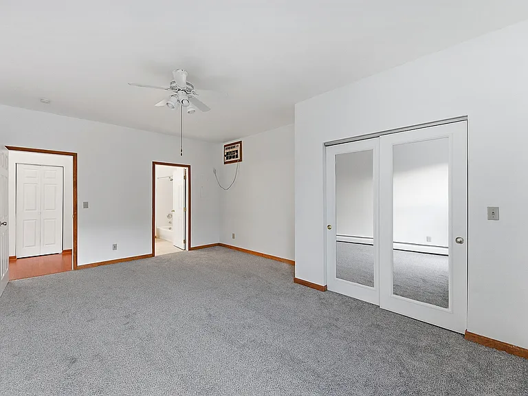 944 Summit Ave #1 — Photo 10