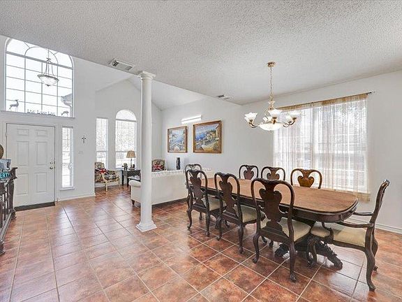 4th image of 800 Deering Dr
