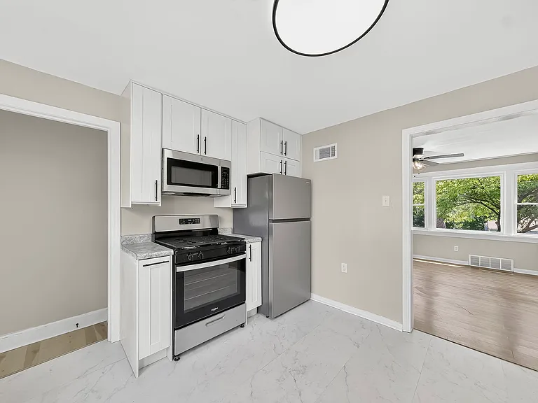 437 Warfield Ave — Photo 13