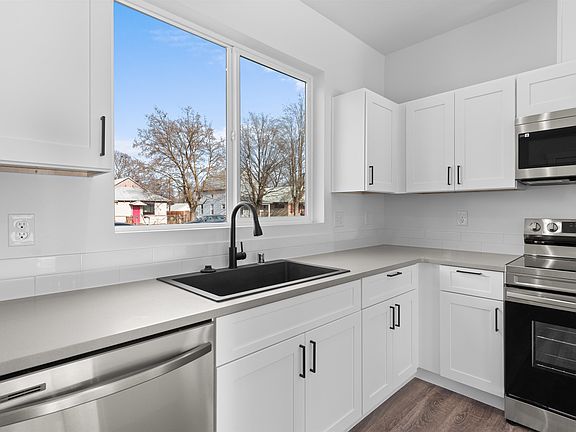 5th image of 2414 E Everett Ave