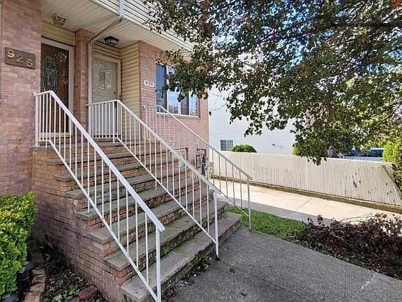 2nd image of 928 Rockland Ave #2