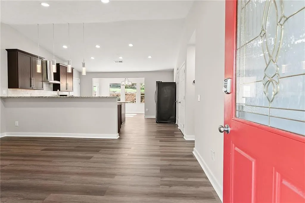 4 bed, 2.0 bath, 1593 sqft, $2,700 — Photo 3