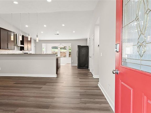 3rd image of 2050 Shaffer Rd