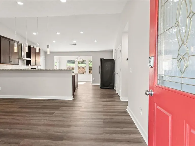 2050 Shaffer Rd — Photo 3