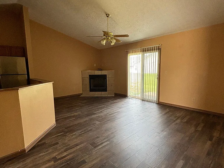 304 Brunswick Dr #B — Photo 7