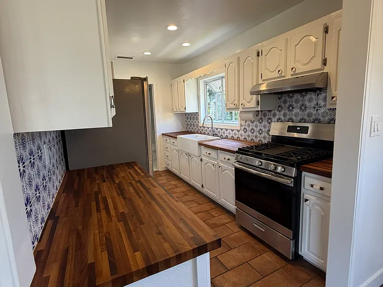 5425 Clark Ave — Photo 6