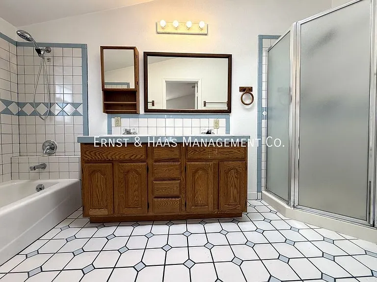 4723 Blackthorne Ave — Photo 23