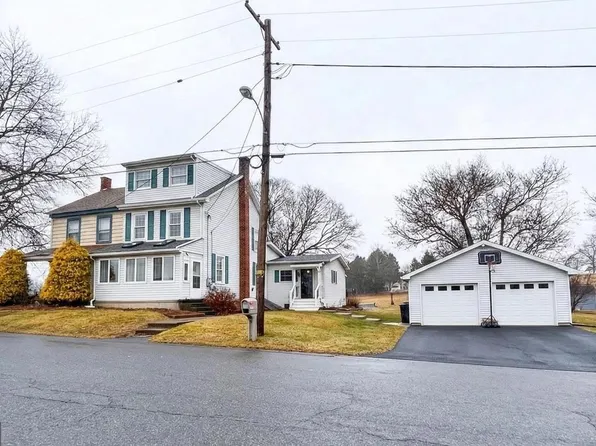 341 Chestnut St, Leesport, PA 19533