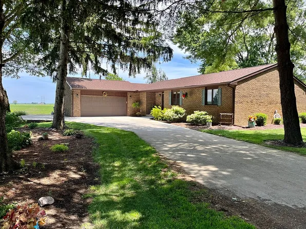 3307 Douglas Woods Dr, Urbana, IL 61802