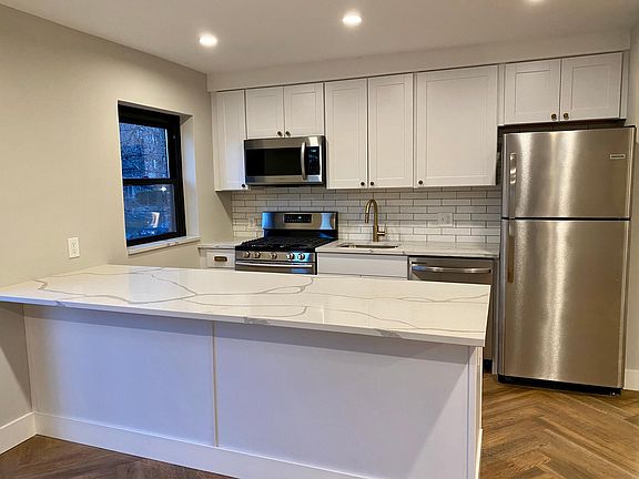 5th image of 7548 Parkdale Ave APT 3A