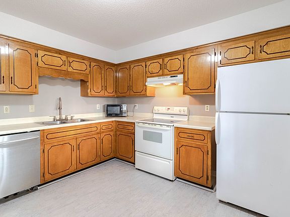 5th image of 481 Martha Ln #C