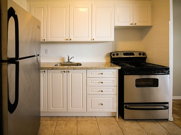 165 Barrington Ave — Photo 10