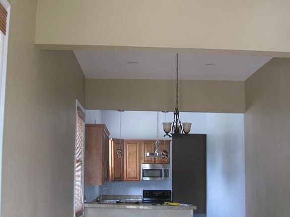 4th image of 837 Tupelo St