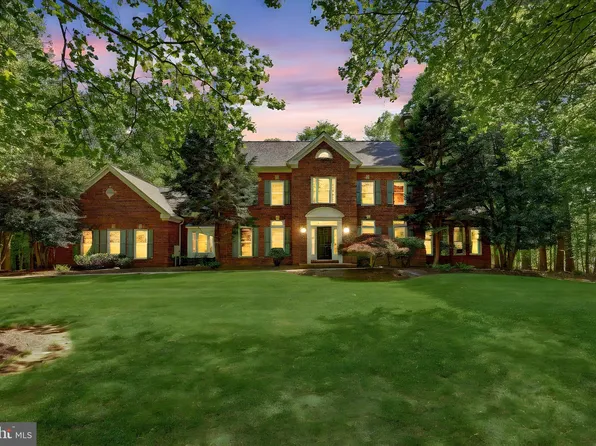 10137 Community Ln, Fairfax Station, VA 22039