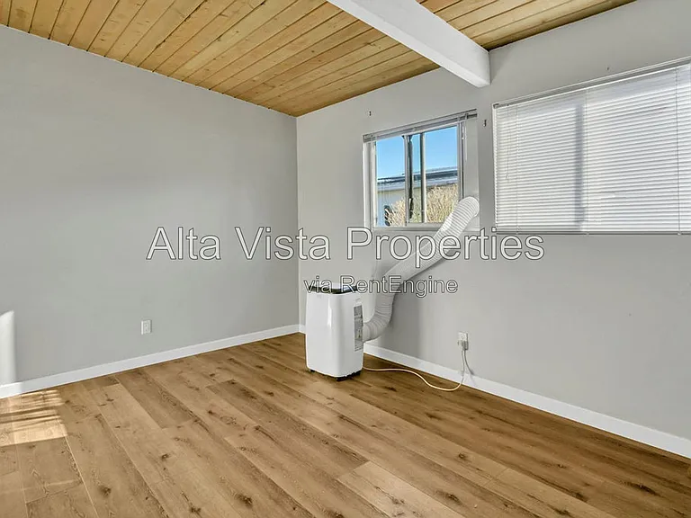 2569 Loring St — Photo 26