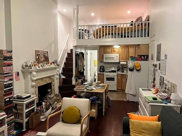 32 W 69th St #1B — Photo 3