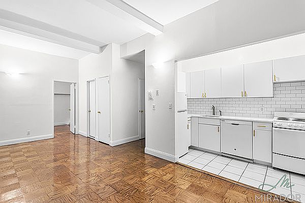 1st image of 132 E 45th St APT 3I