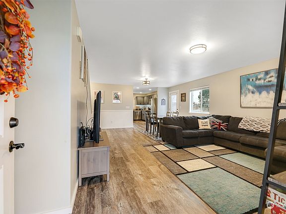 4th image of 28532 74th Drive NW