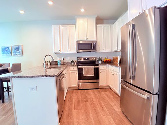 5th image of 137 Capeside Ct