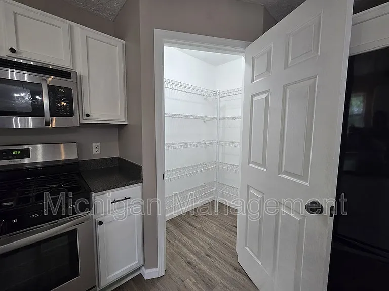684 Glenlivet St — Photo 40