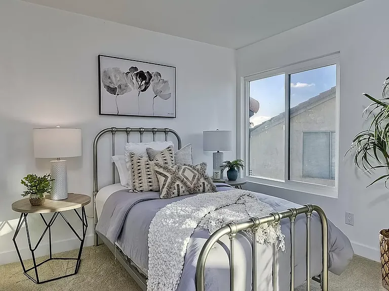 2722 La Golondrina St — Photo 4